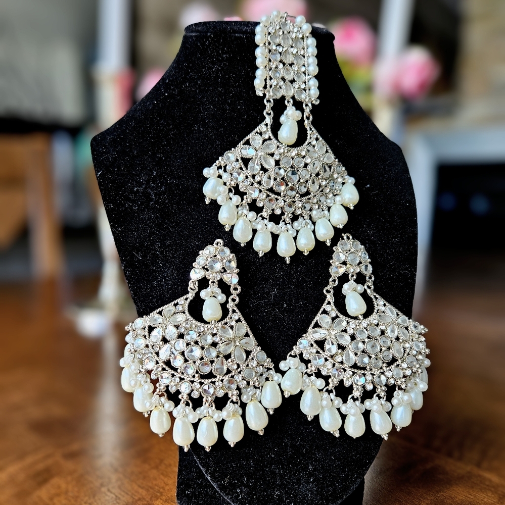 NWT White jhumka earrings set/ set of 3/ teeka & jhumka set/ INDIAN JEWELRY SET